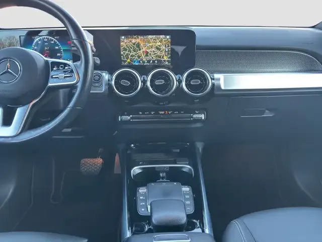 Mercedes-Benz GLB 220