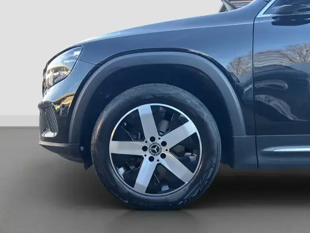 Mercedes-Benz GLB 220