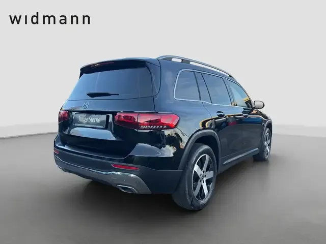 Mercedes-Benz GLB 220