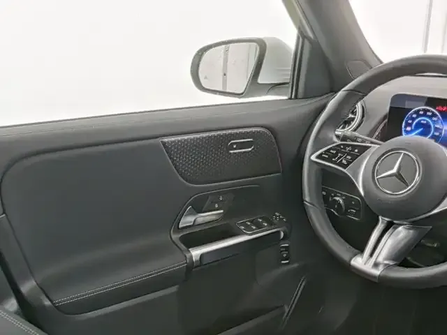 Mercedes-Benz EQB 300