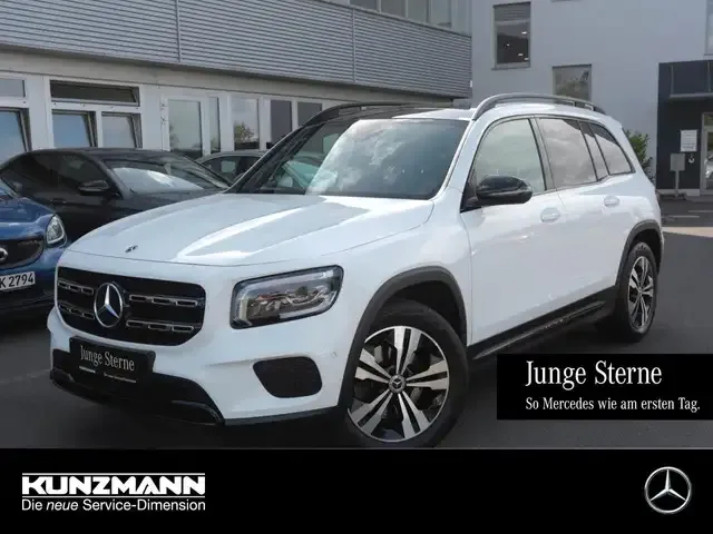 Mercedes-Benz GLB 220