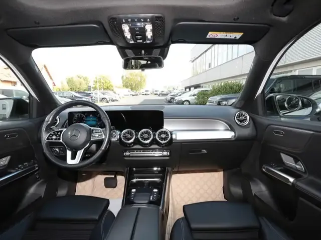 Mercedes-Benz GLB 220