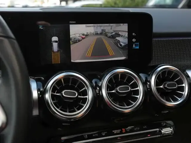 Mercedes-Benz GLB 220