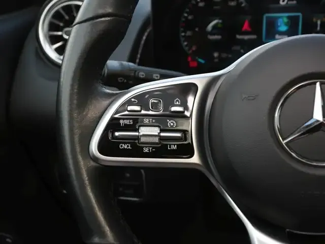 Mercedes-Benz GLB 220