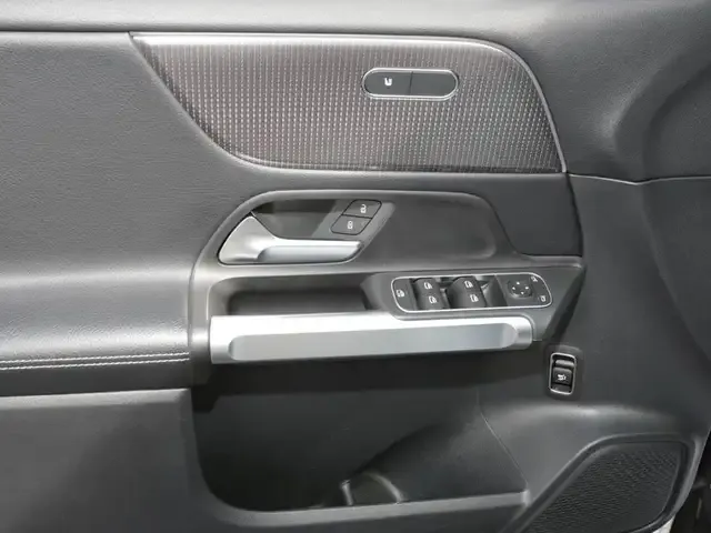 Mercedes-Benz GLB 220