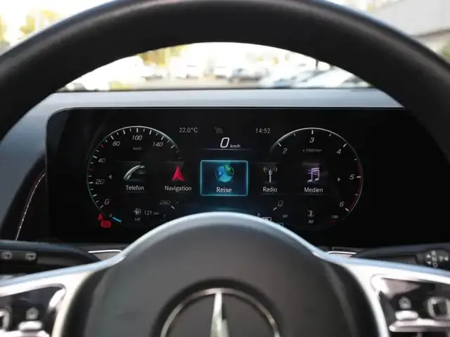 Mercedes-Benz GLB 220