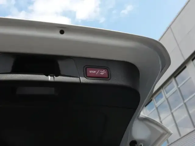 Mercedes-Benz GLB 220