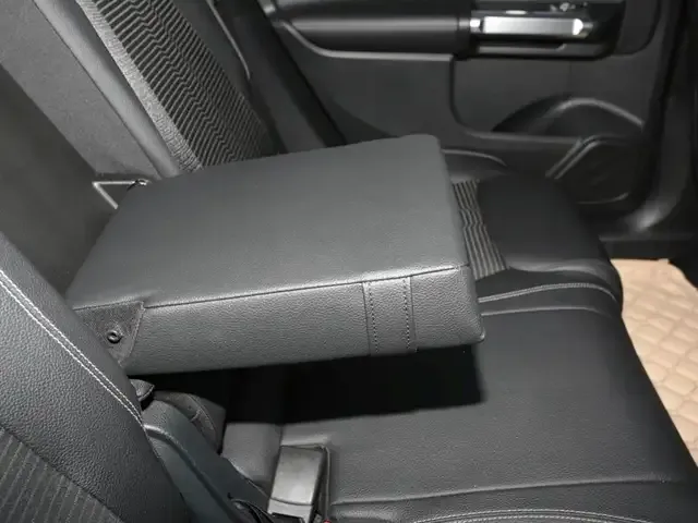 Mercedes-Benz GLB 220