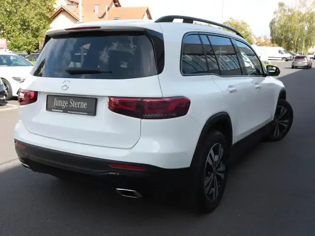 Mercedes-Benz GLB 220