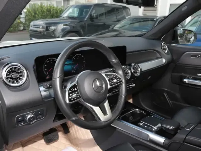 Mercedes-Benz GLB 220