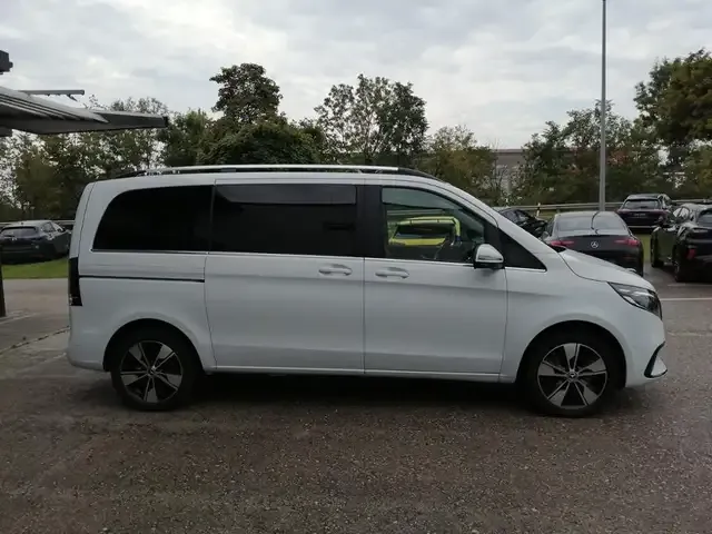 Mercedes-Benz V 220