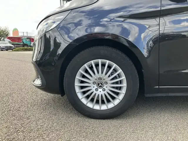 Mercedes-Benz V 220
