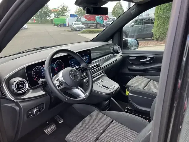 Mercedes-Benz V 220
