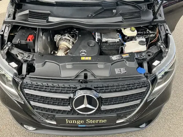 Mercedes-Benz V 220