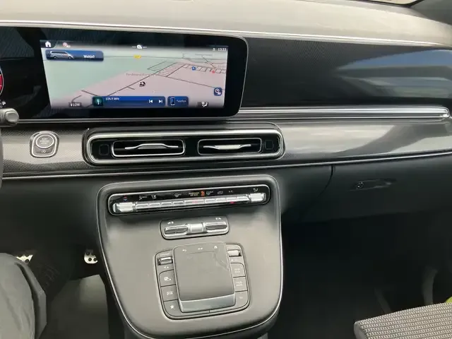 Mercedes-Benz V 220