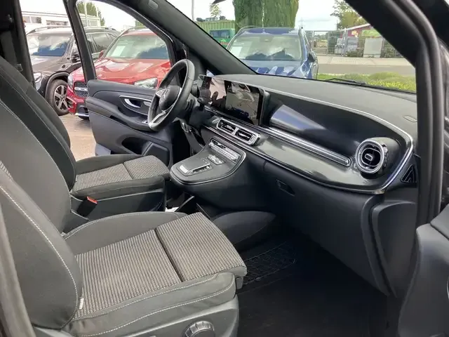 Mercedes-Benz V 220