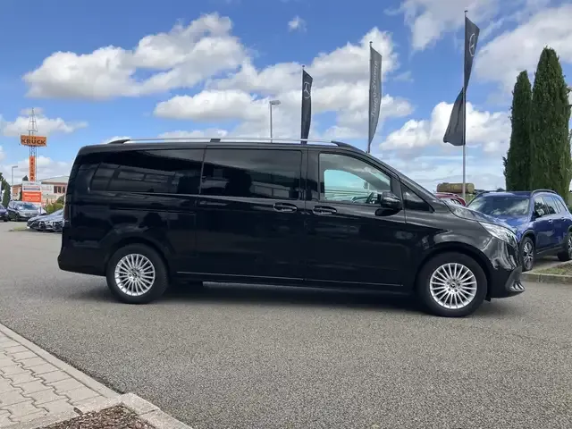 Mercedes-Benz V 220