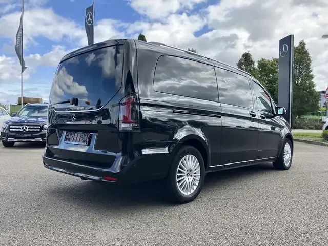 Mercedes-Benz V 220