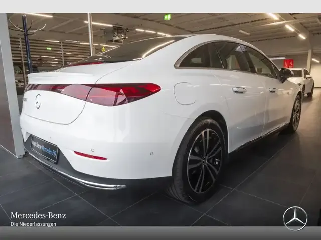 Mercedes-Benz EQE 300