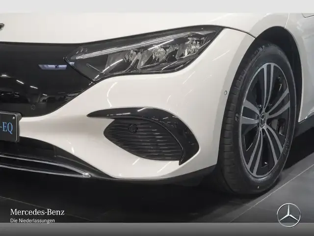 Mercedes-Benz EQE 300