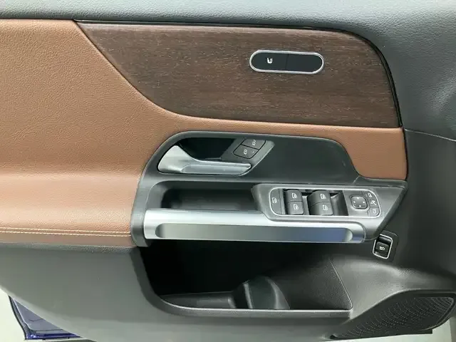 Mercedes-Benz GLB 220