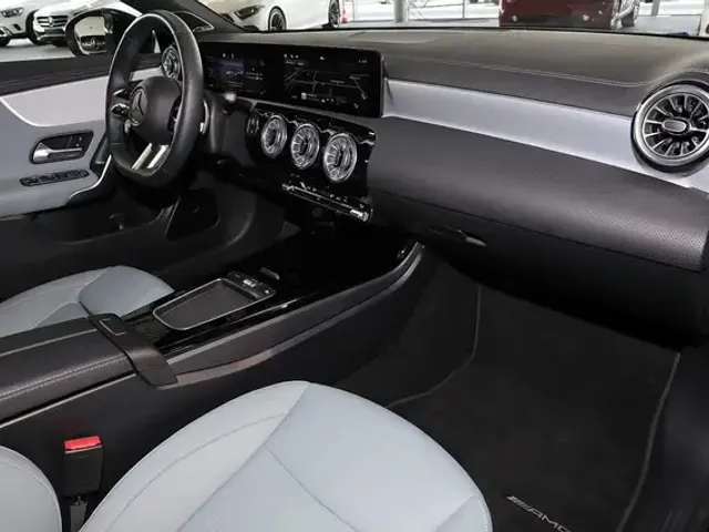 Mercedes-Benz CLA 200