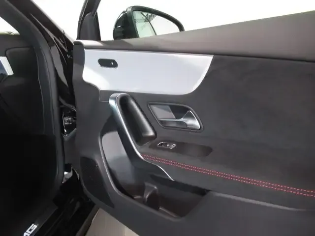 Mercedes-Benz A 35 AMG