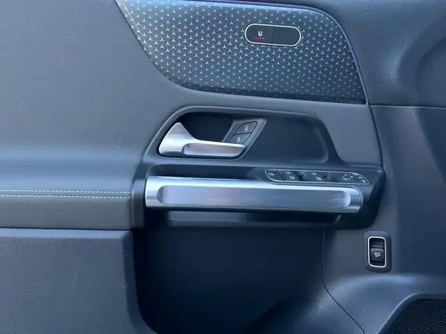 Mercedes-Benz EQB 300