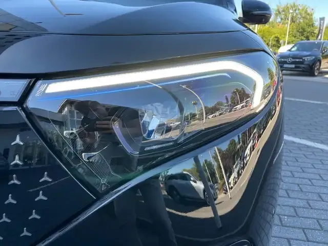 Mercedes-Benz EQB 300