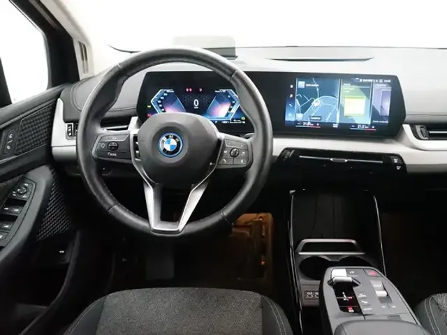 BMW 225