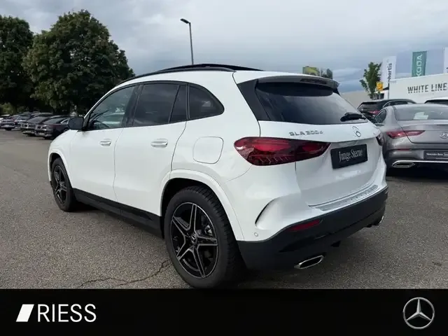Mercedes-Benz GLA 200