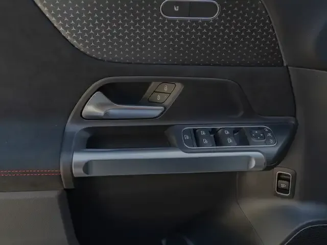 Mercedes-Benz GLB 220