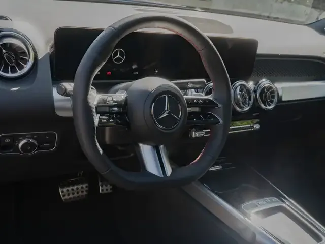 Mercedes-Benz GLB 220