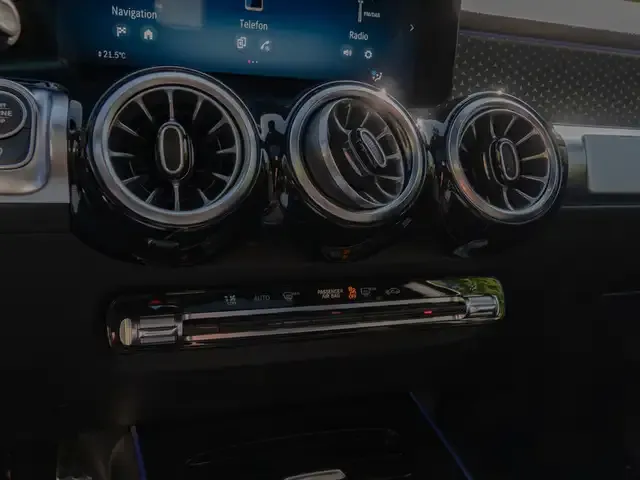 Mercedes-Benz GLB 220