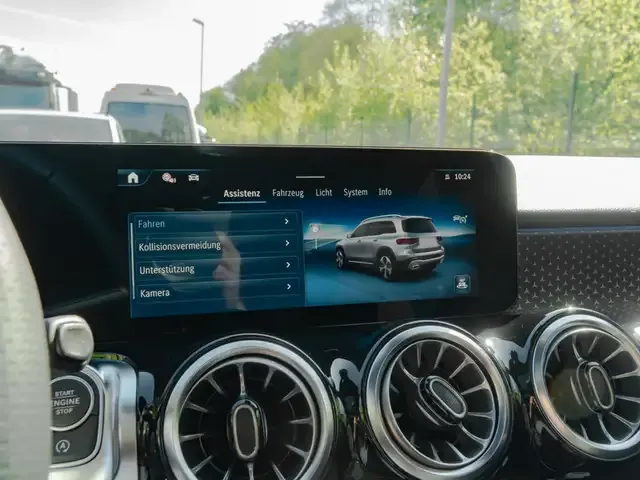Mercedes-Benz GLB 220
