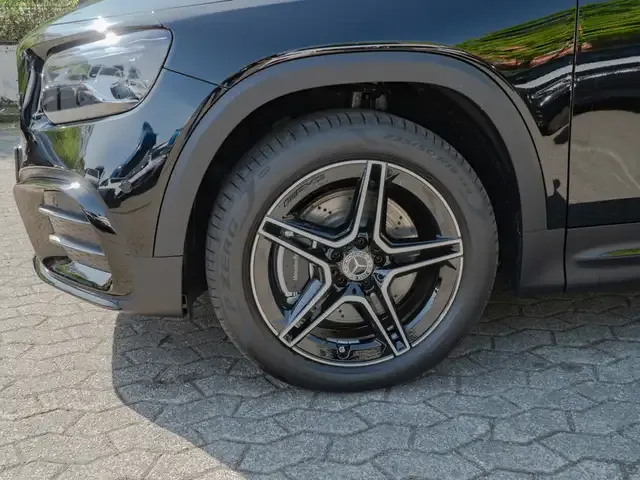 Mercedes-Benz GLB 220