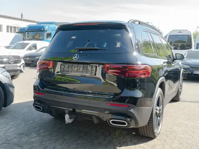 Mercedes-Benz GLB 220