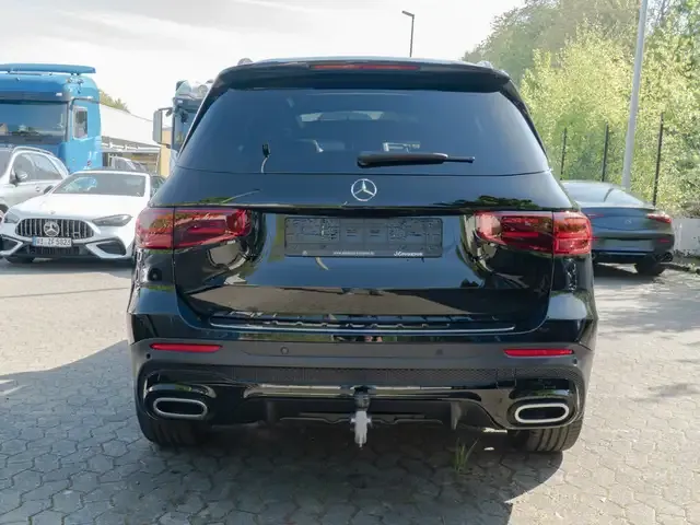 Mercedes-Benz GLB 220