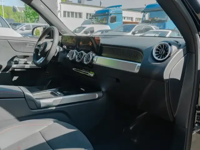 Mercedes-Benz GLB 220