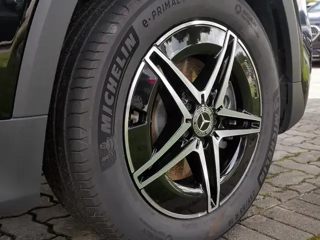Mercedes-Benz EQB 300