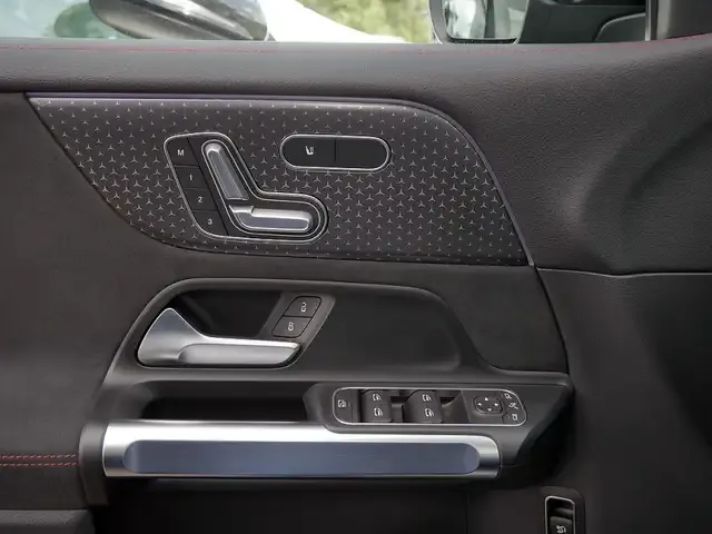 Mercedes-Benz EQB 300