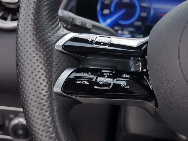 Mercedes-Benz EQB 300