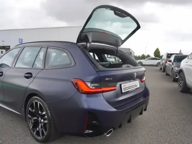 BMW 330