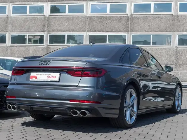 Audi S8