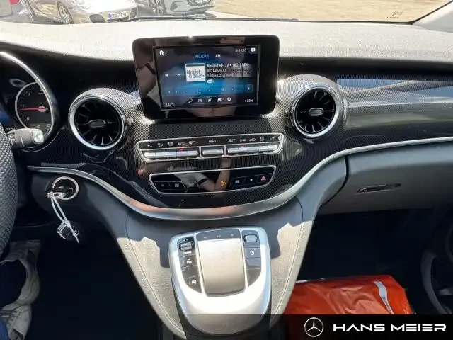 Mercedes-Benz V 220