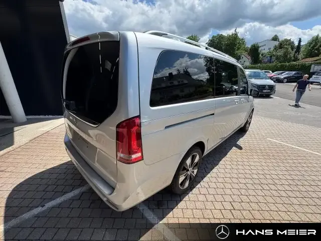 Mercedes-Benz V 220