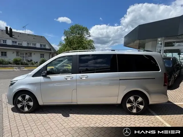 Mercedes-Benz V 220