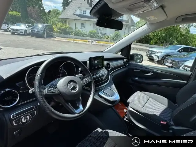Mercedes-Benz V 220