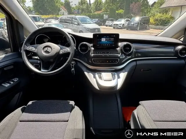 Mercedes-Benz V 220