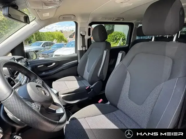 Mercedes-Benz V 220